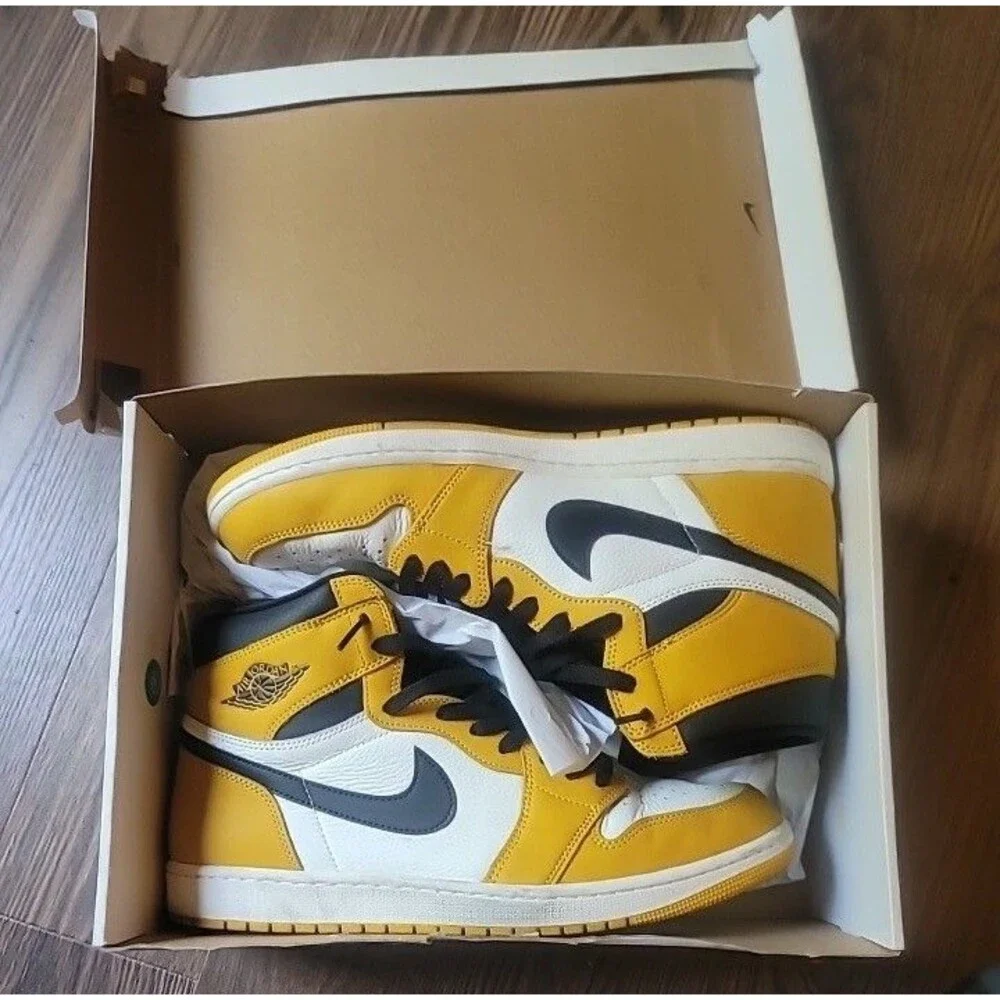 Air Jordan 1’s (Taxis) Mens 13 worn twice